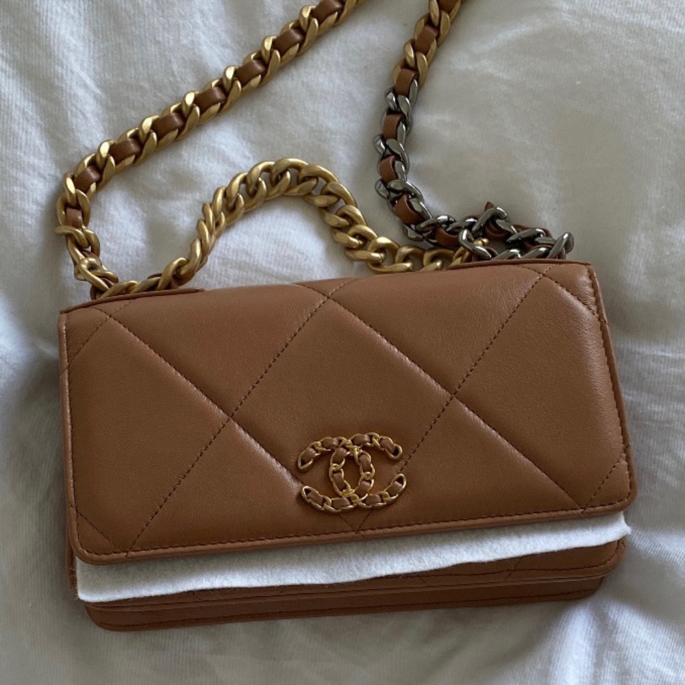 [Chanel] 19 WOC 21 Brown - Caramel